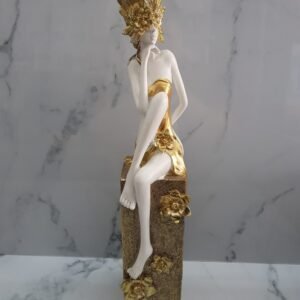 Adorno Mujer Sentada Grande.