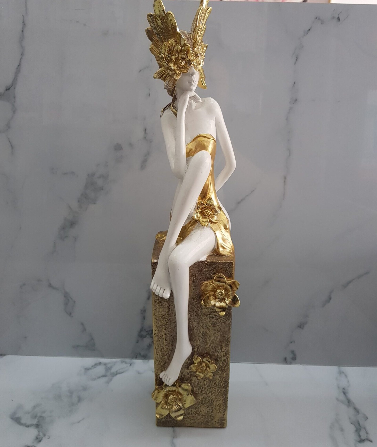 Adorno Mujer Sentada Grande.