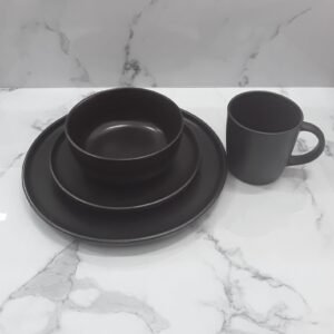 Juego De Vajilla Negra Lisa.