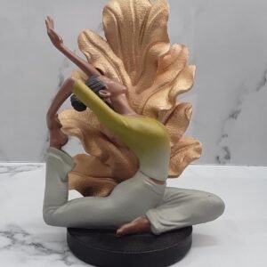 Adorno Mujer Haciendo Yoga.