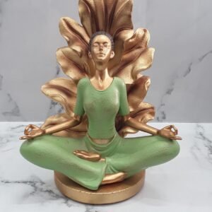 Adorno Mujer Haciendo Yoga.