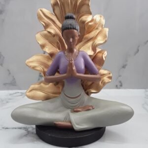 Adorno Mujer Haciendo Yoga.